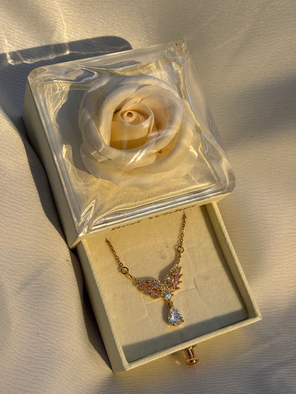 MELEK KANATLI DAMLA TAŞ