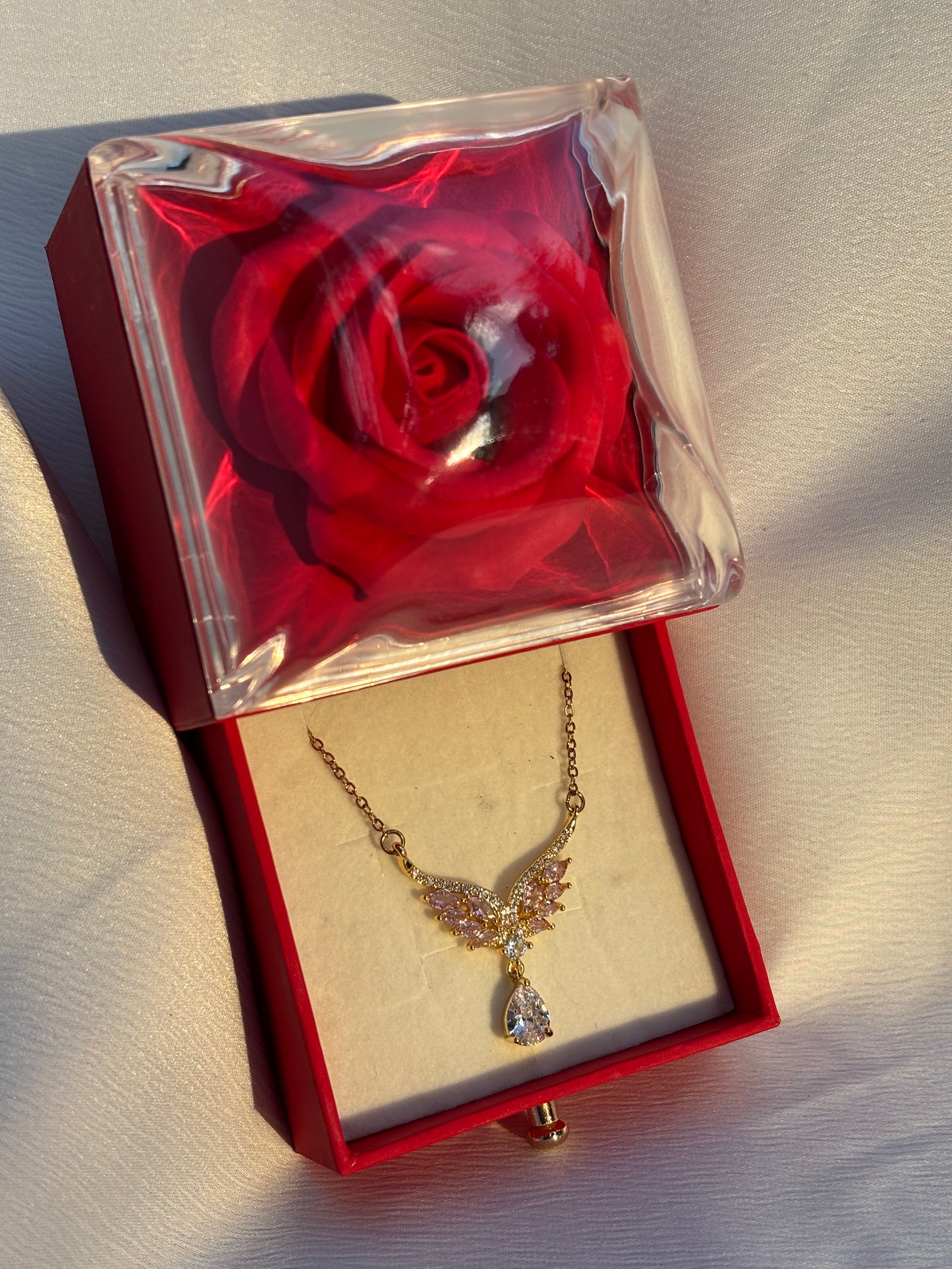 MELEK KANATLI DAMLA TAŞ