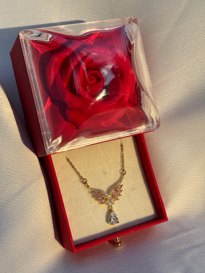 MELEK KANATLI DAMLA TAŞ