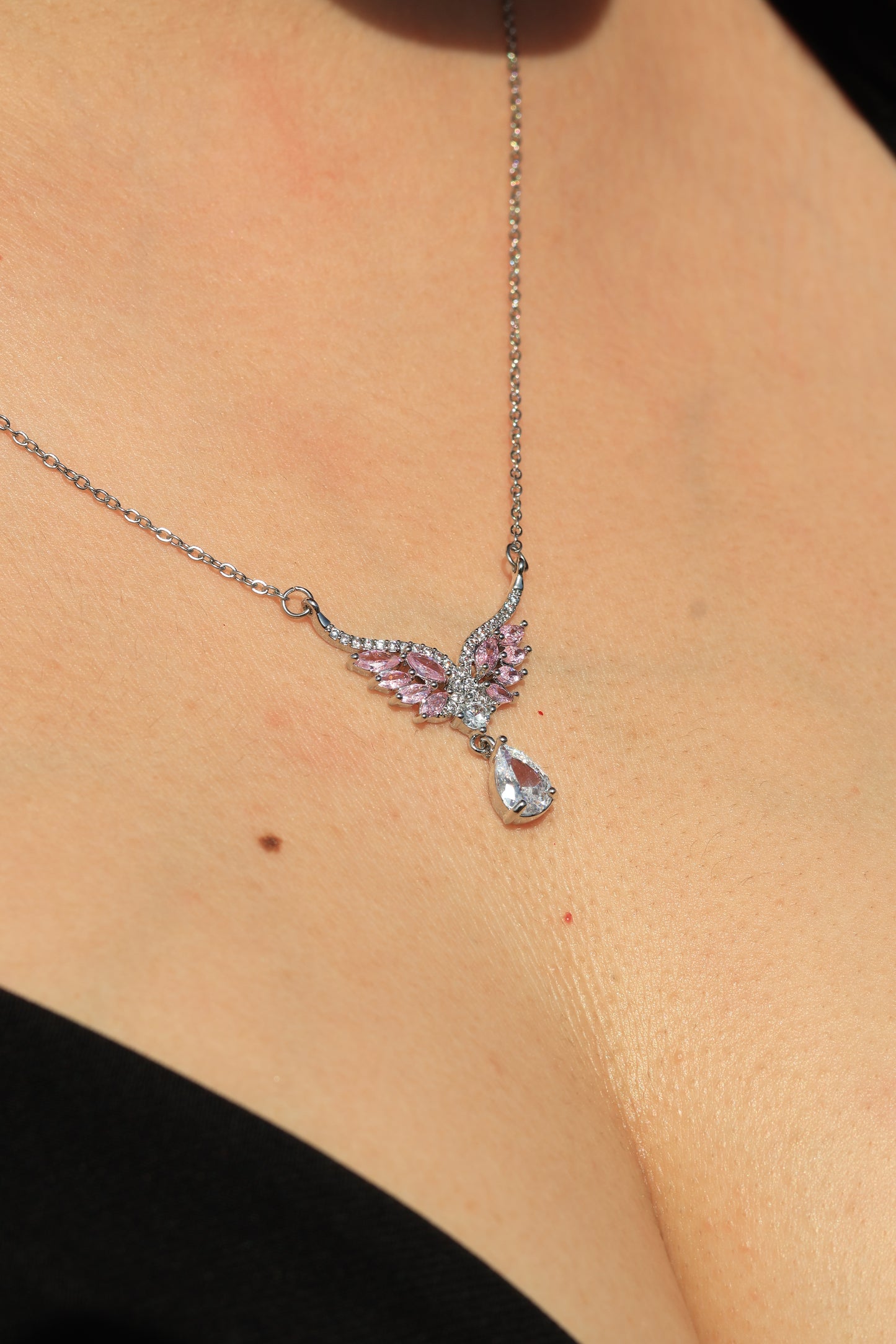 MELEK KANATLI DAMLA TAŞ