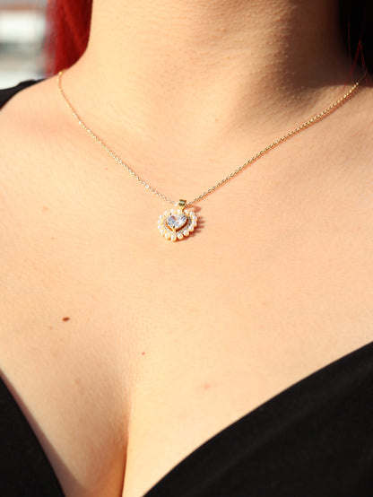 İNCİLERE SARAN AŞK