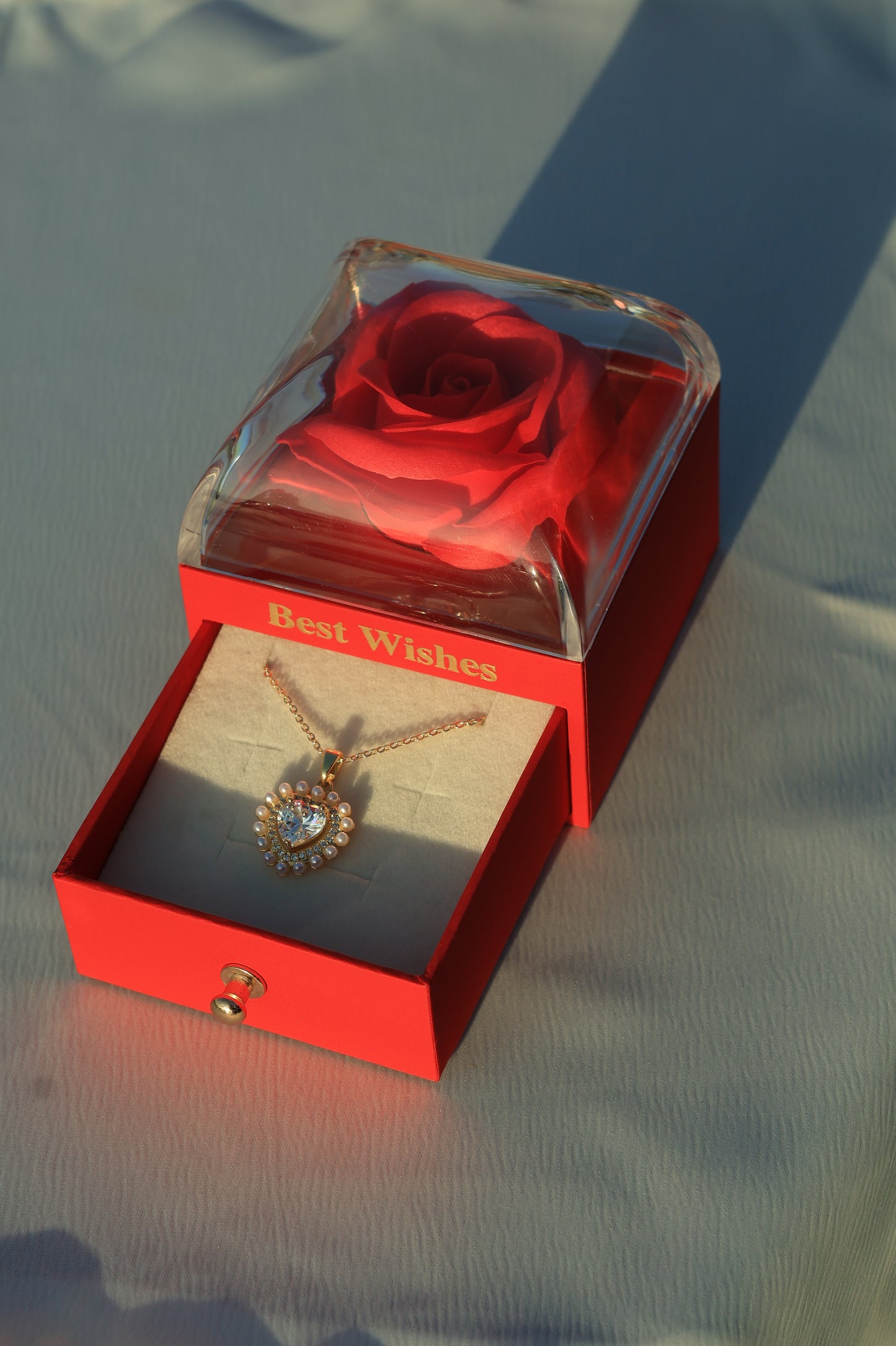 İNCİLERE SARAN AŞK