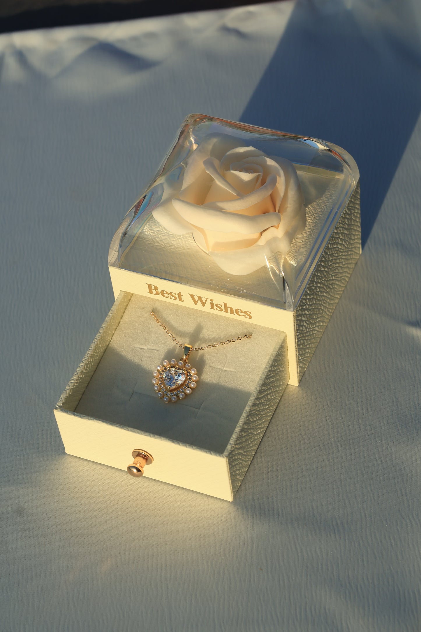 İNCİLERE SARAN AŞK