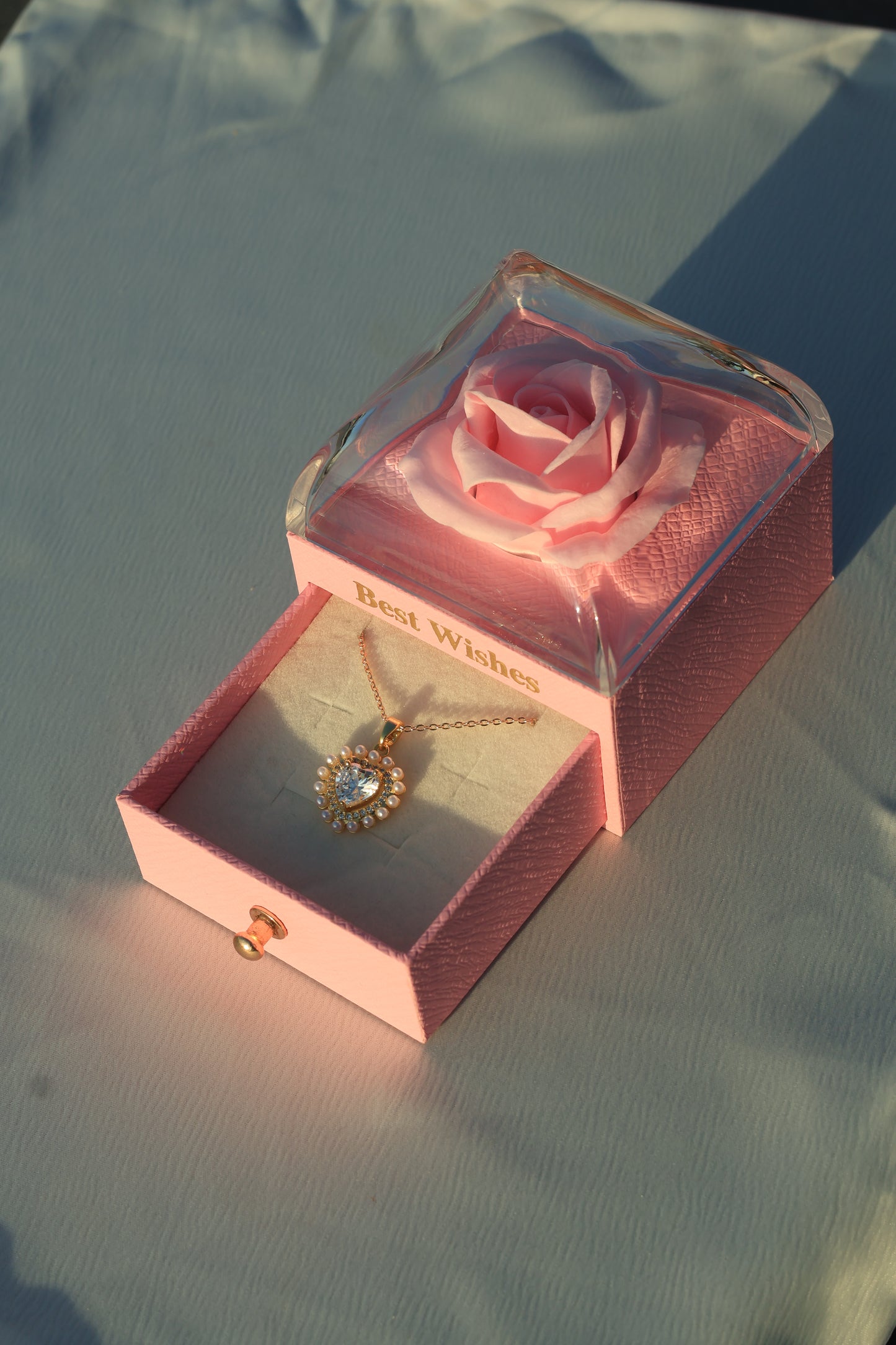 İNCİLERE SARAN AŞK