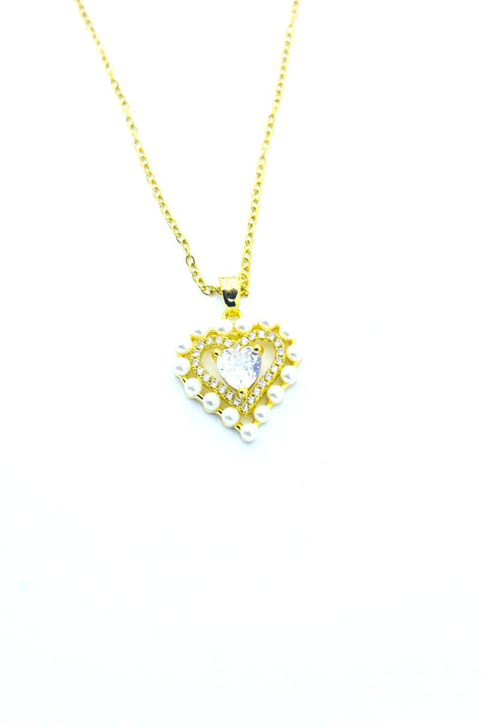 İNCİLERE SARAN AŞK