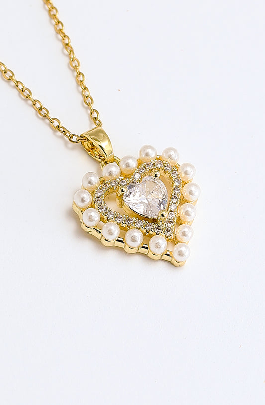 İNCİLERE SARAN AŞK